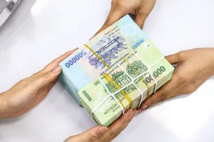 Nâng hạn mức cho vay tiêu dùng lên 400 triệu đồng: Mừng nhưng... 