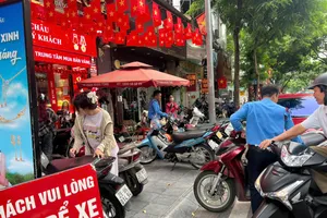 Hoạt động mua, bán vàng tại Hà Nội trong ngày vàng miếng SJC lập đỉnh