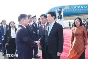 Chủ tịch nước Lương Cường đến Hàn Quốc, bắt đầu tham dự Tuần lễ Cấp cao APEC 2025