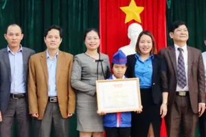 Học sinh lớp 4 trả lại 40 triệu cho người đánh rơi