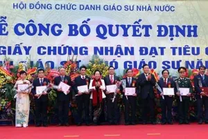 Lập chuẩn GS, PGS riêng: Việt Nam hết chuyện lạ thường