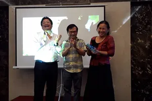 Nguyễn Nhật Ánh thiếu sách... 'trong mắt vợ con'