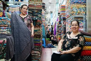 Qua thời mua vải may quần áo Tết, 'thủ phủ vải' lớn nhất TP.HCM ế ẩm chưa từng có