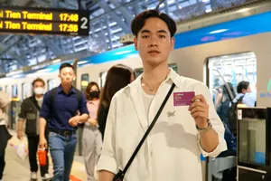 Người dân hào hứng khi dùng thẻ ATM để đi metro số 1, TP.HCM