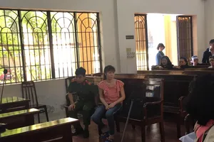 Phiên toà đau lòng: Mẹ giết cha, hai con bơ vơ