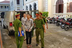 Giết người tại quán nhậu: Em lãnh án chung thân, anh 20 năm tù