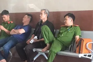 Làm giả quyết định ly hôn, ra tòa kêu oan