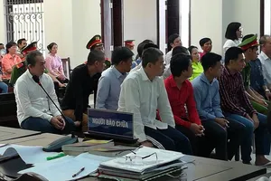 Giày, xe đạp, quần nhỏ quần to gì cũng trộm tất