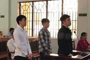 Hỗn chiến trên đường, người chết, kẻ bị thương, người ở tù