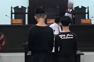 2 thiếu niên cướp xe đạp và iPhone của bé trai