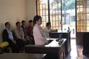 Thách vợ, người đàn ông bị đâm chết