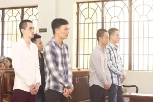 Đòi tiền thưởng bằng sức mạnh, 6 thanh niên lãnh án