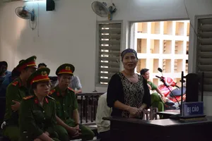 Hầu tòa vì tự ý phân chia đất công, lừa 31 người