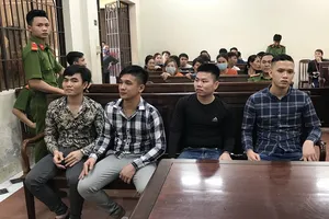 Tòa nghị án kéo dài, công an bất ngờ bắt được chủ mưu