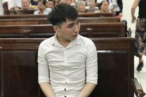 Sát hại bạn gái vì không cho kiểm tra điện thoại