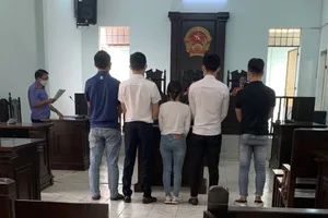 5 người lãnh án vì đánh bài ăn tiền trong quán cà phê