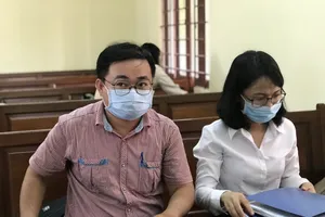 Thầy cho trò diễn 'cảnh nóng': Tòa đình chỉ xét xử