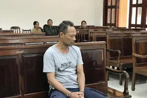 Đồng Nai: Giết bạn của con vì đập bể kính