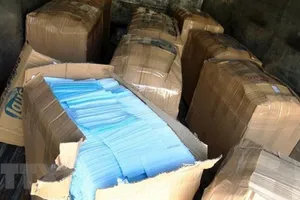 Bị đề nghị truy tố vì chuyển khẩu trang qua biên giới
