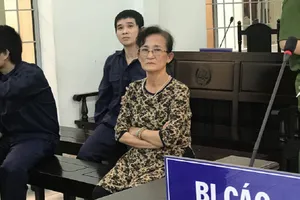 Lấn chiếm lòng lề đường, tạt nước sôi vào tổ công tác