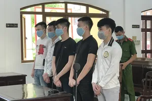 5 thanh niên hầu tòa vì mua đi bán lại