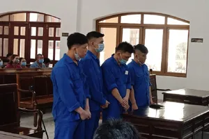 4 thanh niên lãnh án vì trò mua đi bán lại