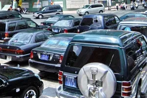 Thủ tướng: Chấm dứt nhận ô tô doanh nghiệp biếu, tặng