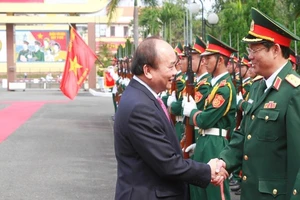 Thủ tướng thăm, làm việc với Quân khu 5