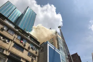 Đã khống chế đám cháy ở gần phố đi bộ Nguyễn Huệ, TP.HCM