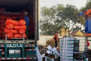 Thủ tướng: Đảm bảo lưu thông hàng hóa, không ngăn sông cấm chợ