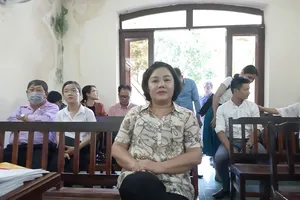 Chủ tịch huyện Bình Chánh vắng mặt tại tòa vụ Gia Trang quán