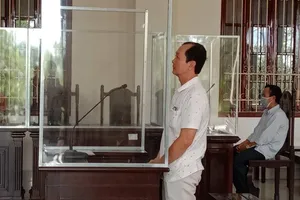 Cán bộ hải quan bất ngờ được đổi tội danh, thoát án tù giam