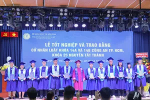 215 cán bộ, chiến sĩ Công an TP.HCM nhận bằng cử nhân luật