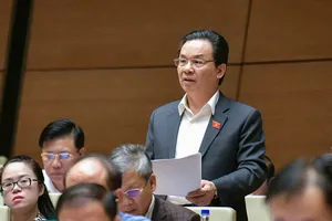 Thà để người bệnh chen chúc còn hơn đi vay vốn xây dựng rồi bệnh nhân phải trả