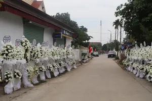 Nhói lòng những vòng hoa trắng tiễn đưa Thiếu tá Nguyễn Đăng Khải