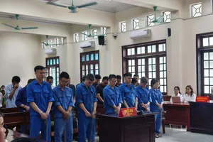 VKS đề nghị mức án các cựu cán bộ hải quan Hải Phòng tiếp tay cho buôn lậu