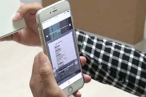 Thoát khỏi ma trận hàng giả bằng smartphone