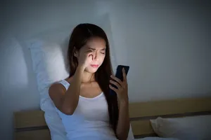 2 cách bảo vệ mắt khi sử dụng smartphone ban đêm