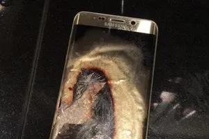 Galaxy S6 Edge Plus lại phát nổ khi đang cắm sạc