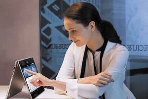 Thiết bị có khả năng biến hình thành laptop hoặc tablet