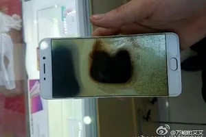 Galaxy Note 7 phát nổ trong khi sạc