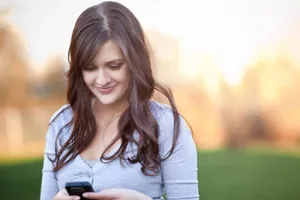 Nhắn tin nhiều sẽ khiến các nữ sinh học tập sa sút