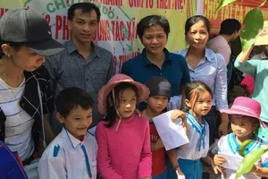 Đoàn thanh niên Viện Tim hỗ trợ bà con vùng lũ