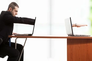 Làm thế nào để điều khiển máy tính từ xa?