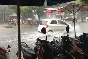 Cách nhận tin nhắn cảnh báo trời mưa trên smartphone