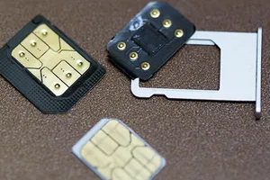 SIM ghép ‘thần thánh’ biến iPhone lock thành quốc tế