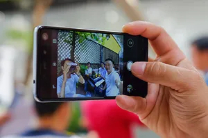 Smartphone tự sướng góc rộng giá rẻ của Infinix