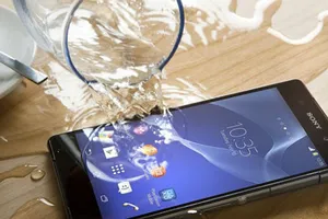 5 bước cấp cứu khi điện thoại bị 'mắc mưa'
