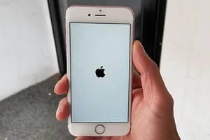 Cách khởi động lại iPhone khi bị hư nút nguồn