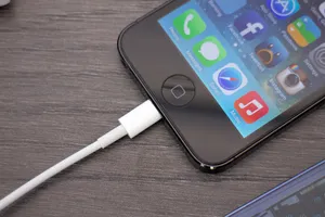 Có nên cắm sạc smartphone qua đêm?